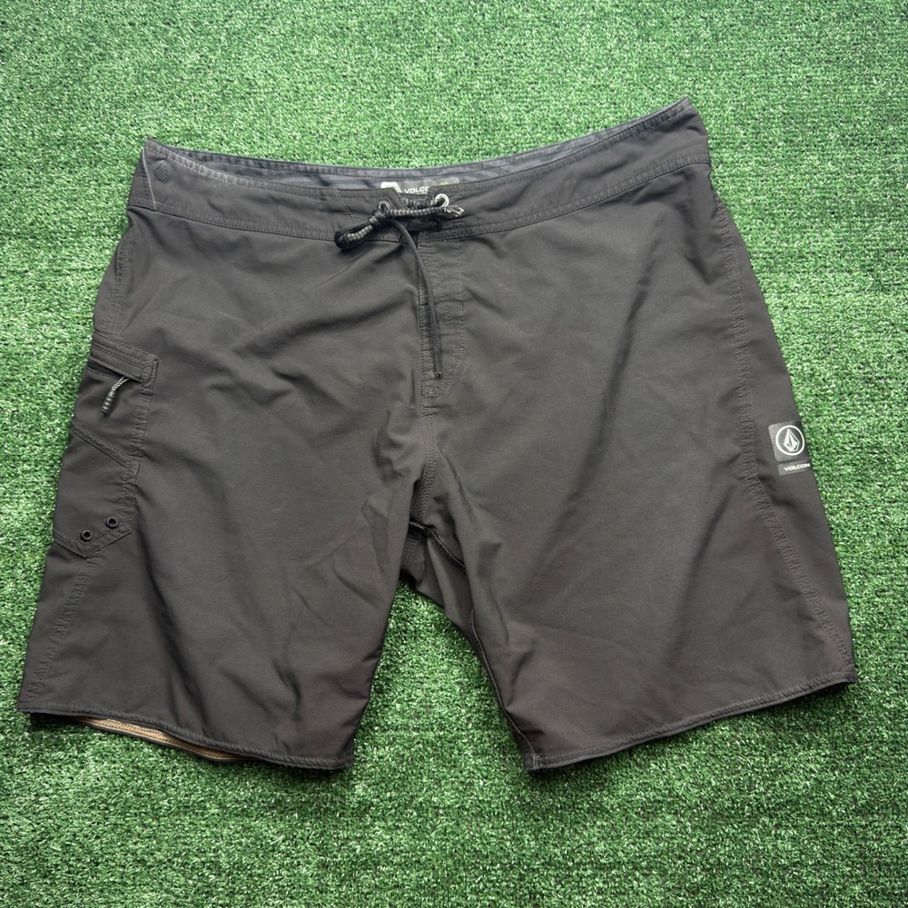 Volcom Mod-Tech Mens Black Board Shorts Size 40 Cinch Fly Swim Trunks